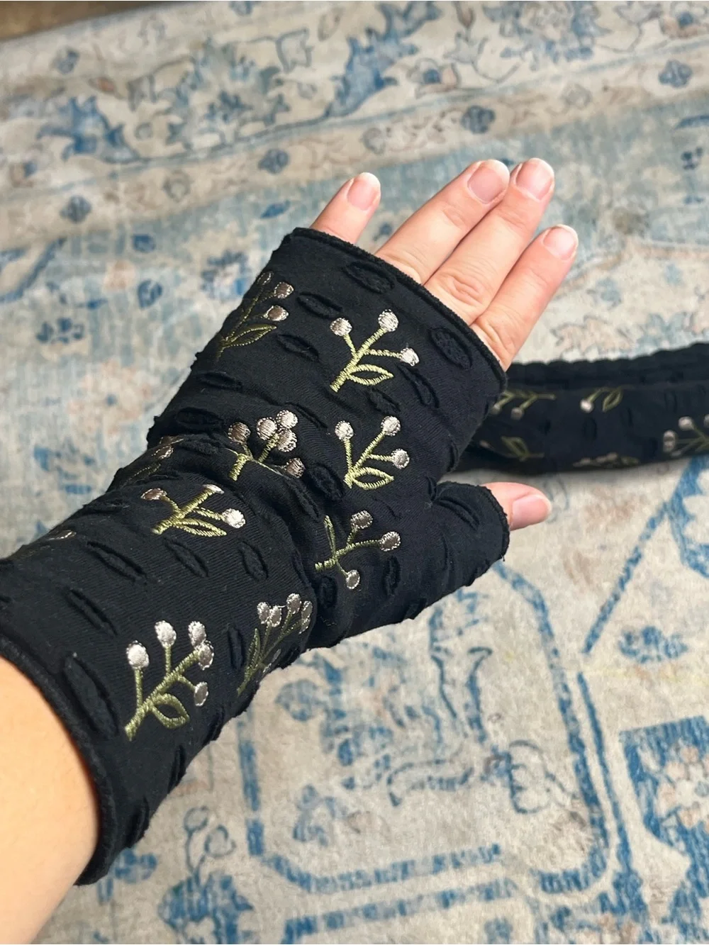 Black Floral Embroidered Fingerless Gloves